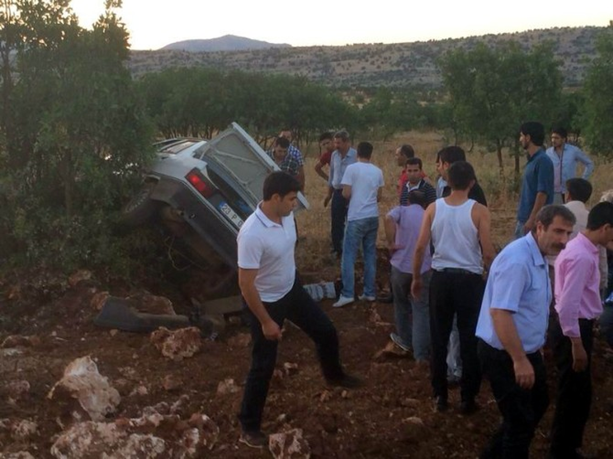 Şarampole Yuvarlanan Araçtan Sağ Kurtuldular