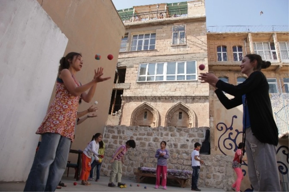 Suriyeli Çocukları Sirk ile Buluşturdular