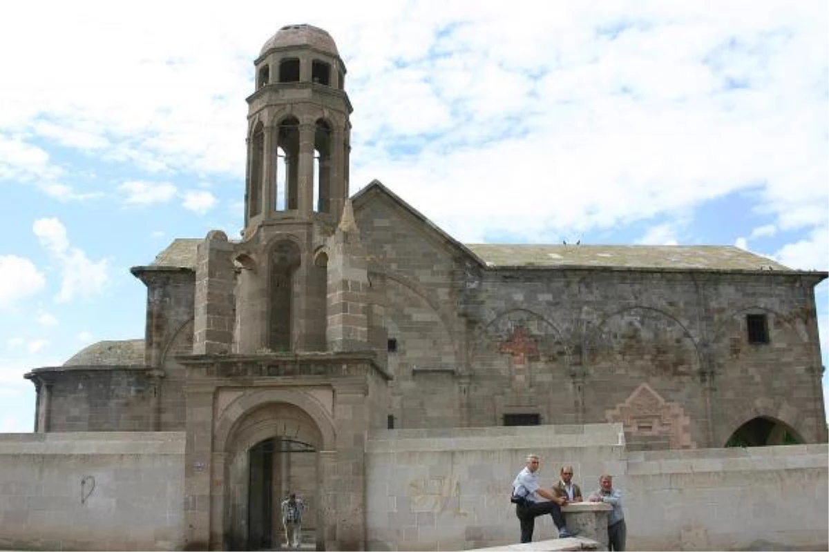 Tarihi Kilise Onarım Bekliyor