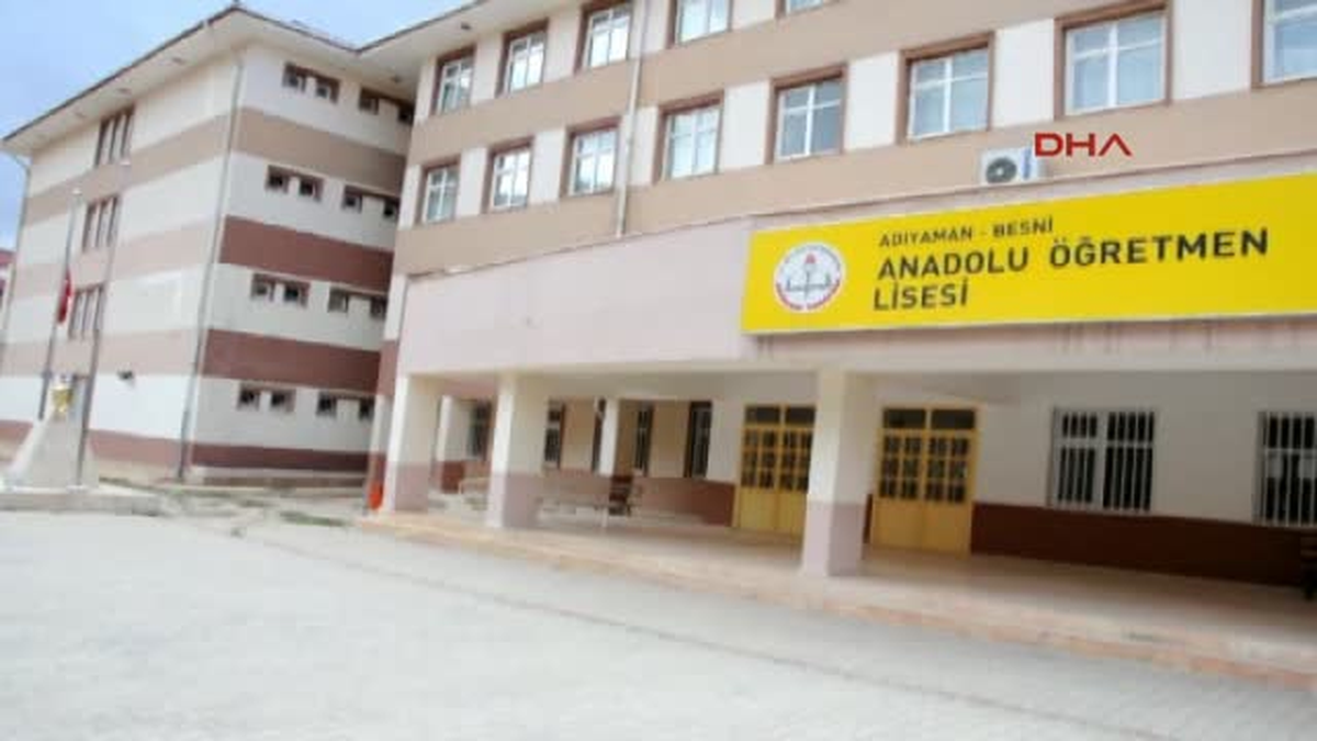 Ulusal Yas Bitti, Besni\'deki Türk Bayrağı Göndere Çekilmedi