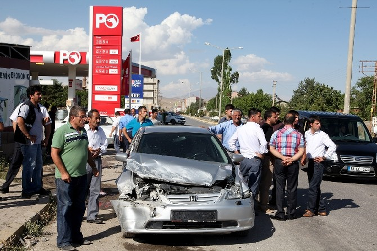 Ahlat\'ta Trafik Kazası, 2 Yaralı
