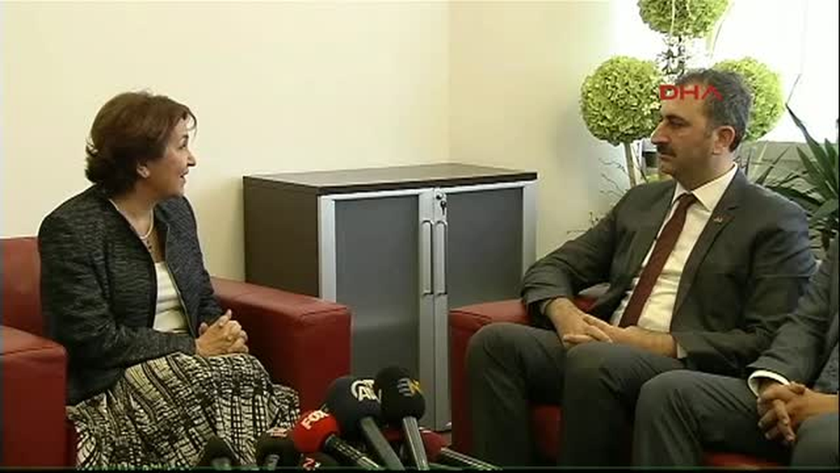 AK Parti Eheyeti, CHP\'ye Bayramlaşma Ziyaretinde Bulundu