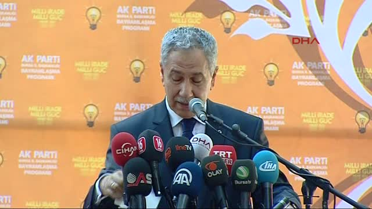 Arınç'tan Şok Çıkış: Kadın Herkesin İçinde Kahkaha Atmayacak