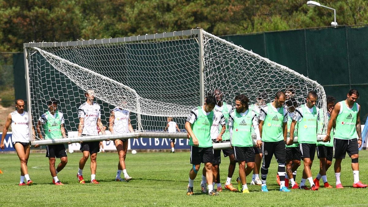 Beşiktaş Kafilesi Hollanda\'ya Gitti