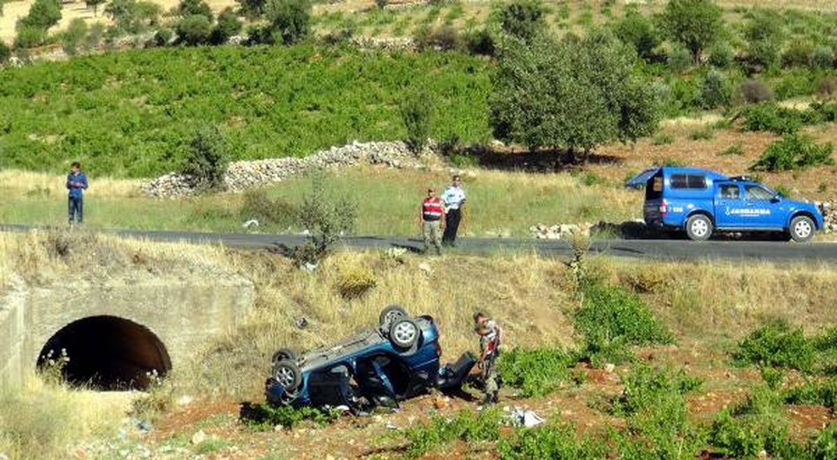 Gaziantep\'te Otomobil Devrildi: 2 Yaralı