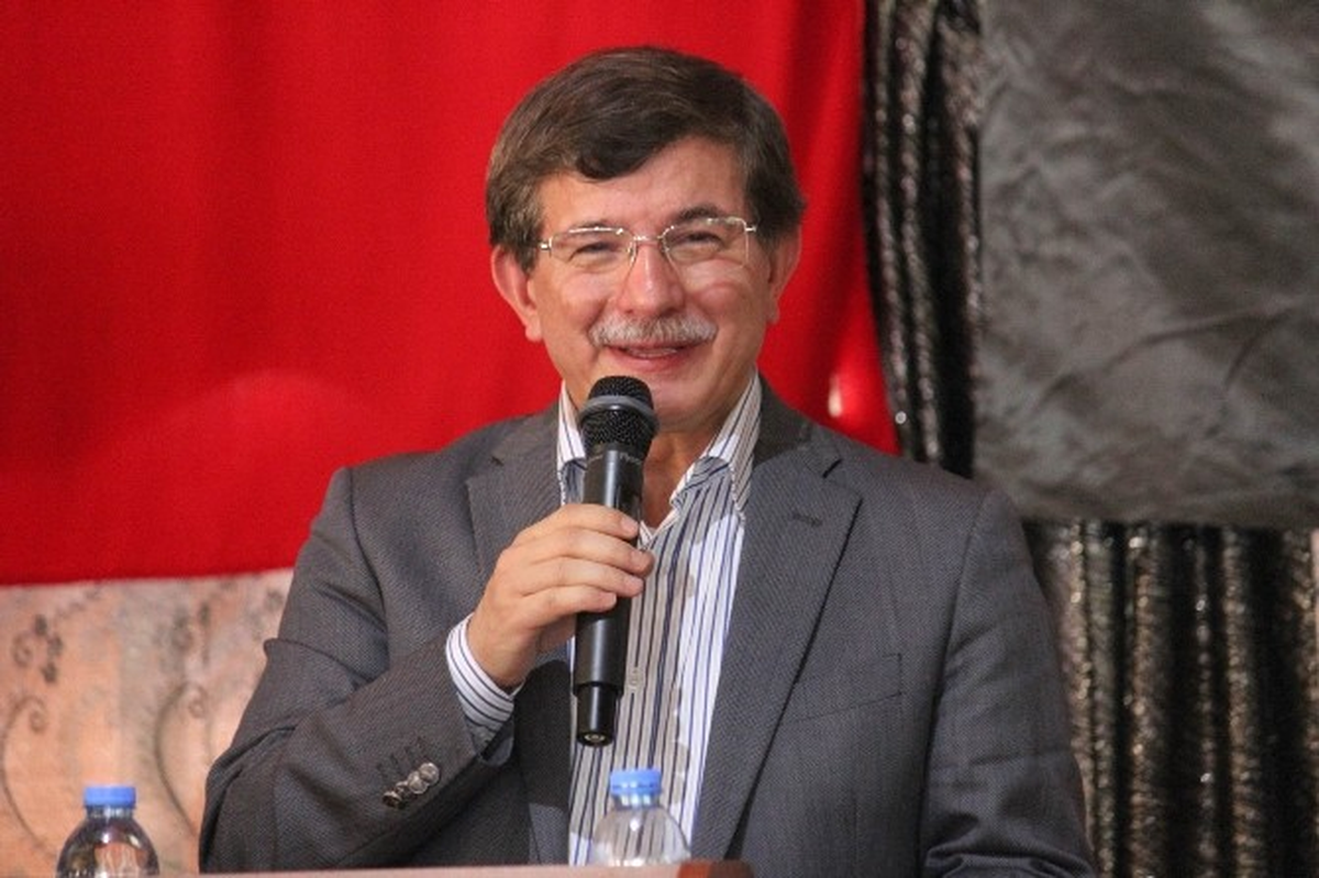 Bakan Davutoğlu\'ndan İhsanoğlu\'na Eleştiri