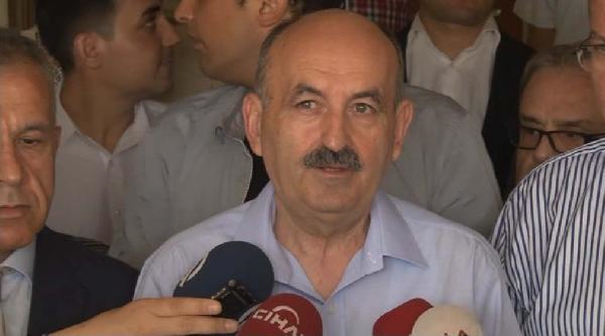 Bakan Müezzinoğlu\'dan "Damacana" ve "İthal Hekim" Açıklaması
