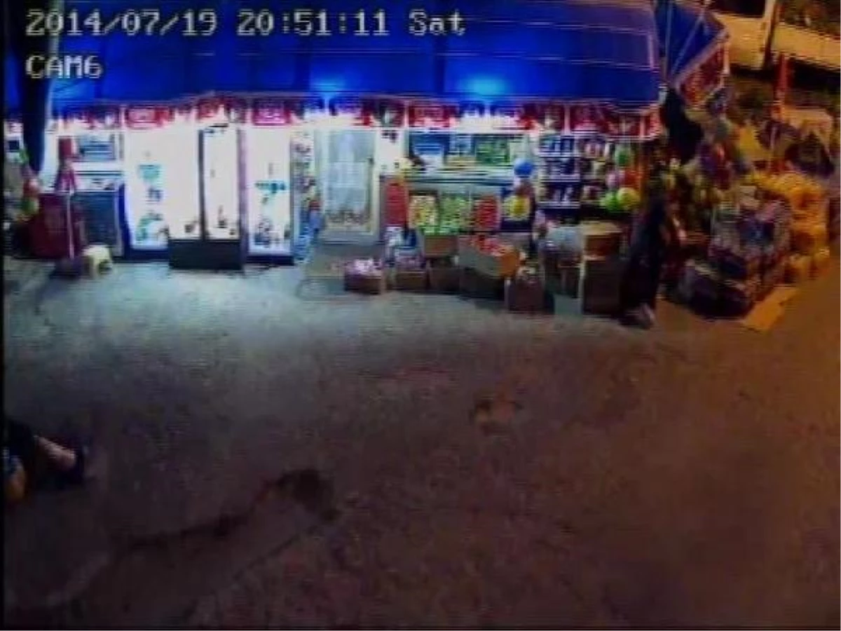Bakkala Sopalı Saldırı Güvenlik Kamerasında
