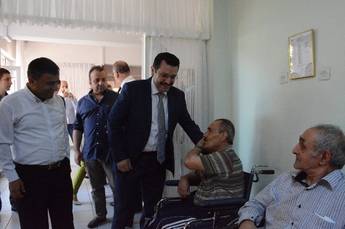 Başkan Genç\'ten Huzurevi Ziyareti