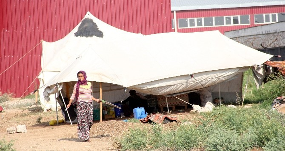 Bayrama Çadırda Girdiler