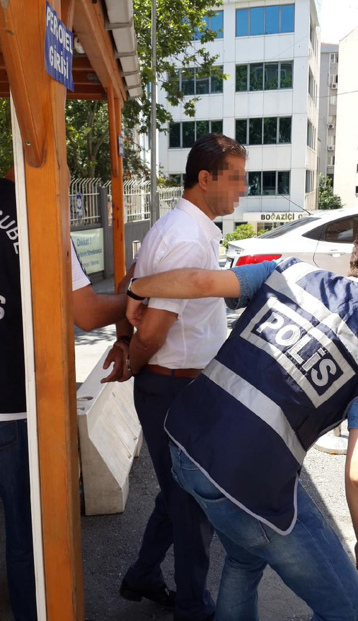 Belediye Başkan Yardımcısı Olduğunu Söyleyip Dolandırmış