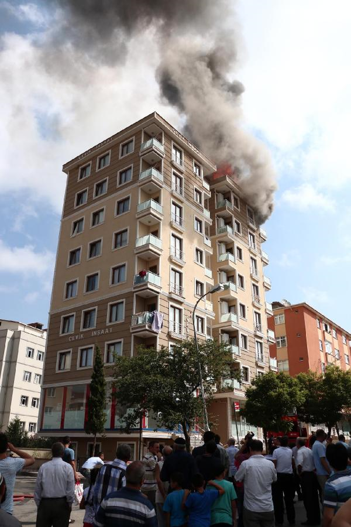 Çekmeköy\'de Yangın Paniği Korkuttu