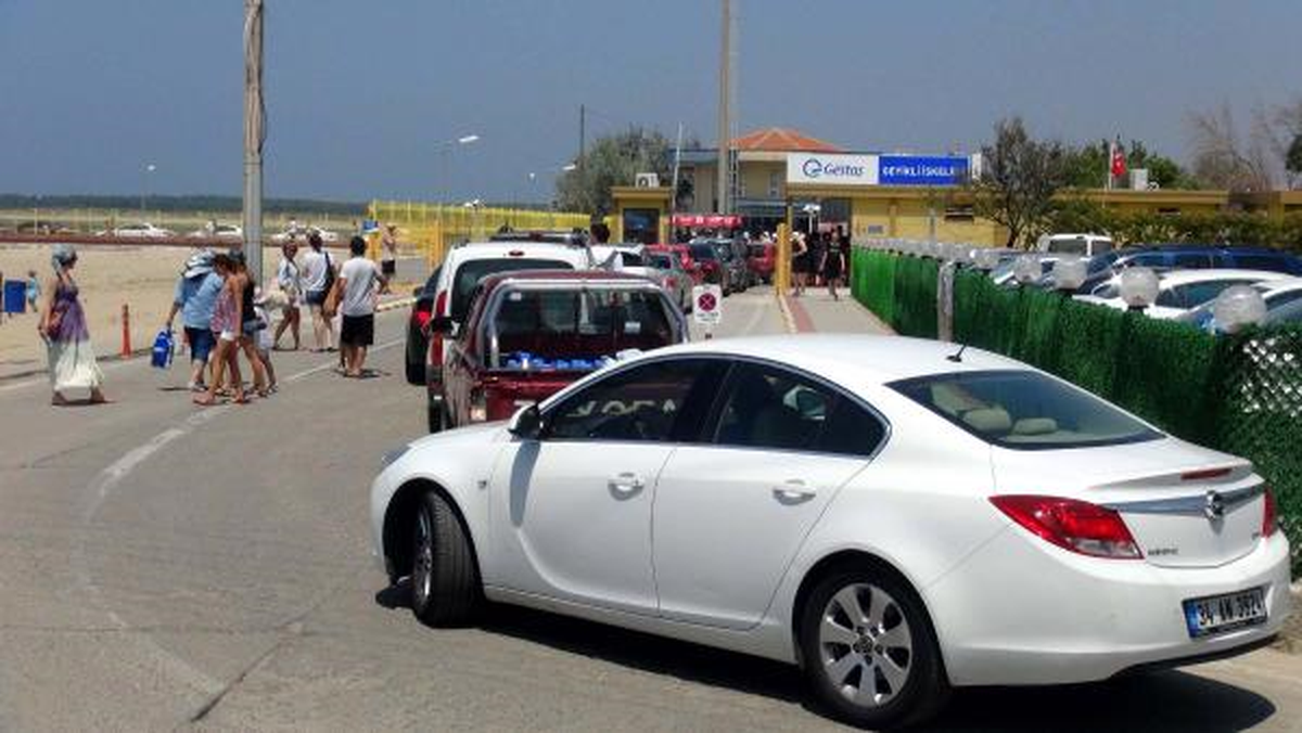Geyikli İskelesi\'nde Feribot Kuyruğu