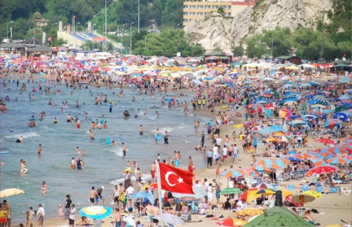 Günübirlik Tatilciler Plajları Doldurdu