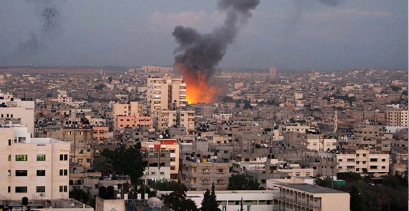 İsrail, Gazze\'ye Ölüm Yağdırıyor