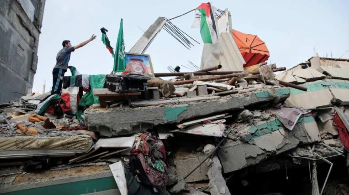 İsrail Savaş Uçakları, Haniye\'nin Evini Bombaladı