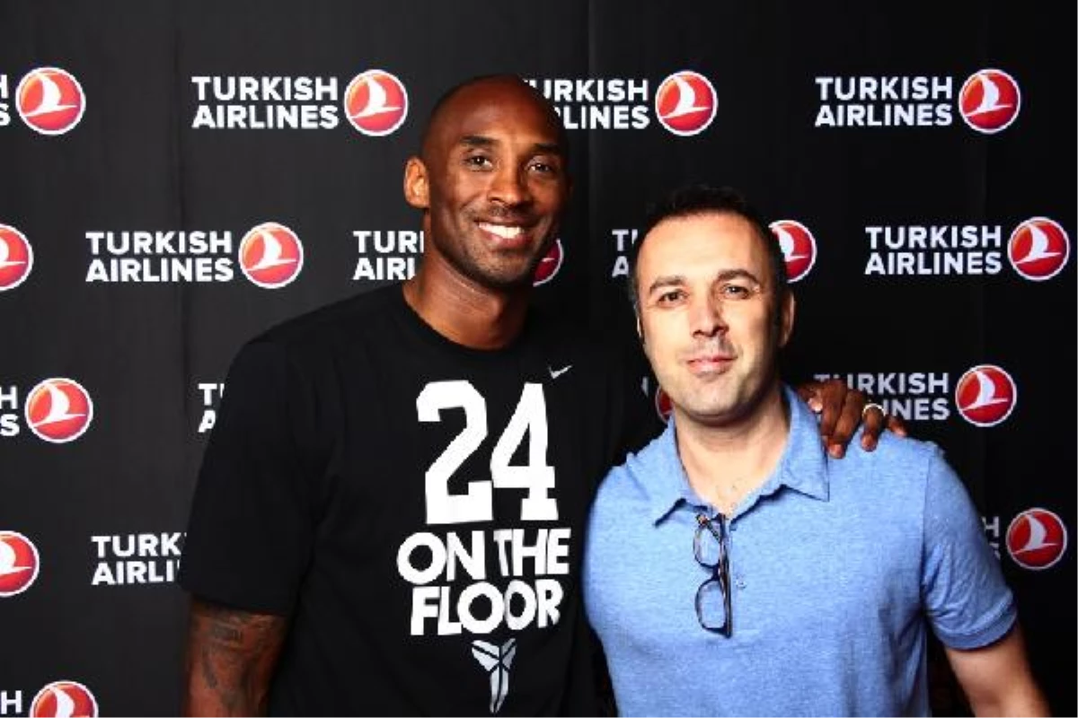 Kobe Bryant\'ı Ağırlayan THY Standı İlgi Odağı Oldu