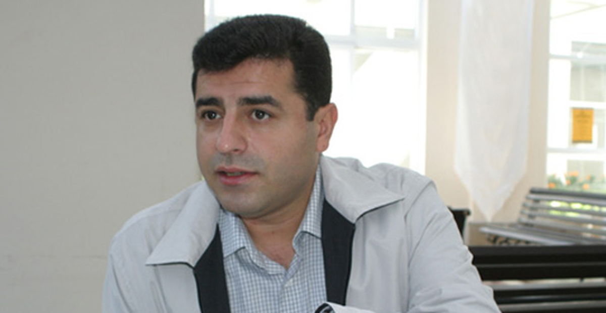 Köşk Adayı Demirtaş Vatandaşları Selamlarken Yaralandı