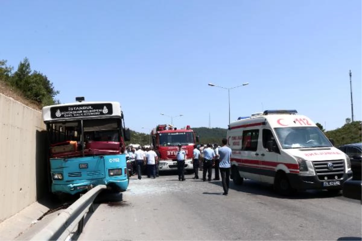Otobüs Kazasında Yolcular Camları Kırarak Dışarı Çıktı