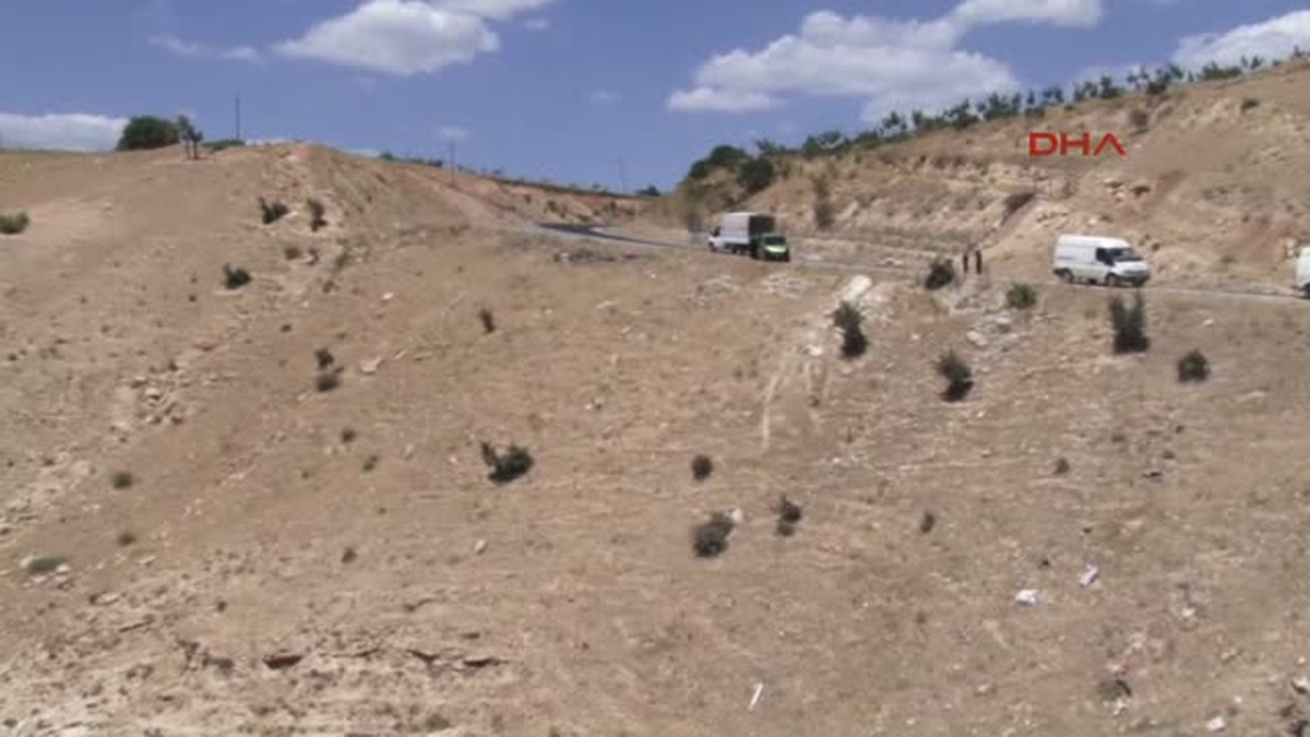 Siirt\'te Şarampole Yuvarlanan Araçta Baba ve 2 Oğlu Öldü