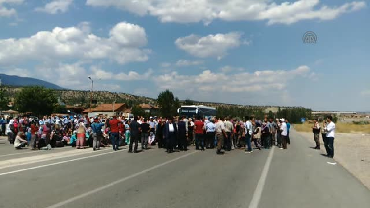 Trafik kazasının ardından D-100 karayolunu trafiğe kapattılar -