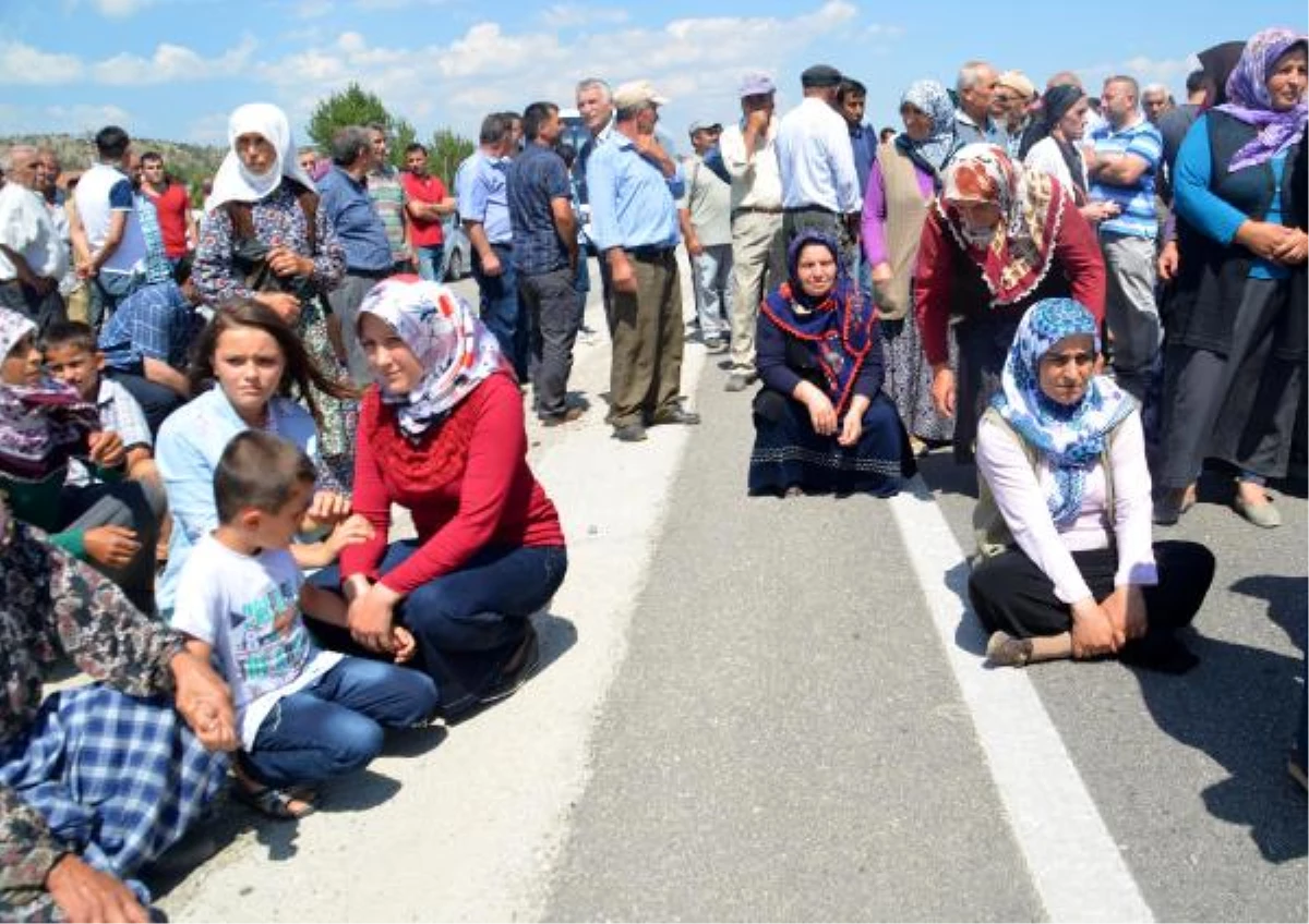 Trafik Kazasının Ardından Karayolunu Ulaşıma Kapattılar