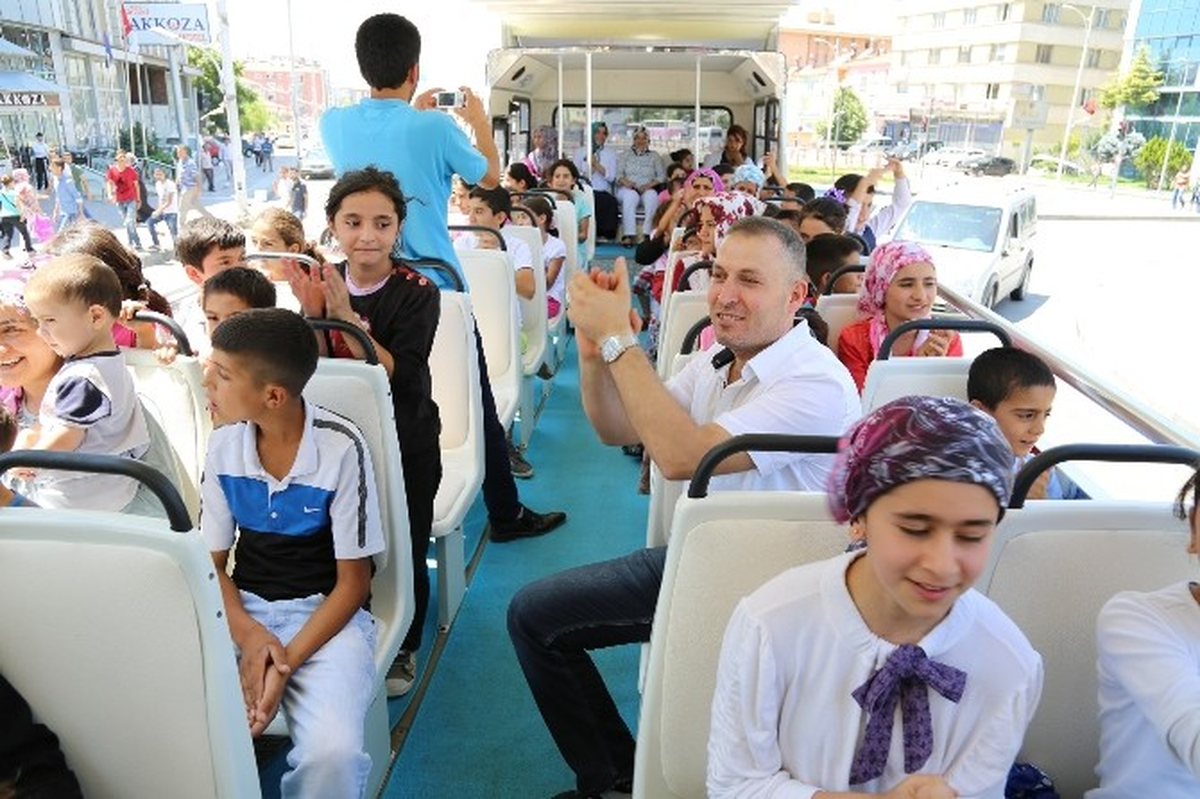 Tur Otobüsüyle Tarihe Yolculuk Yapılıyor