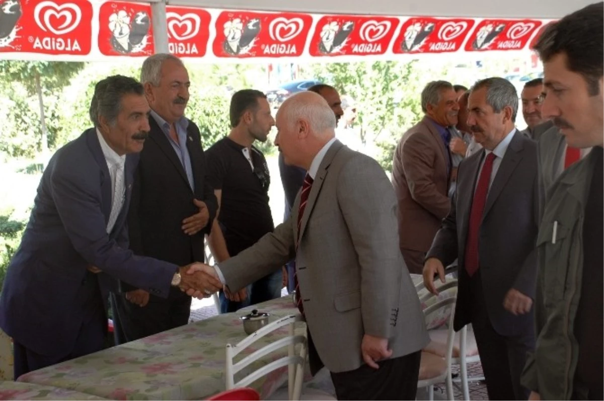 Vali Öztürk Adilcevaz\'da Vatandaşlarla Bayramlaştı