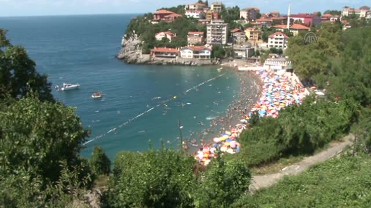 Zonguldak\'ta Vatandaşlar, Sahillere ve Havuzlara Akın Etti