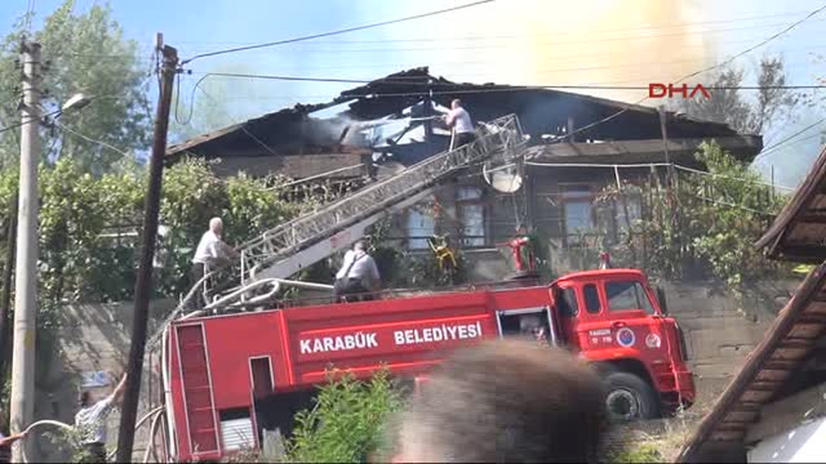 Yangında 2 Büyükbaş Hayvan Telef Oldu