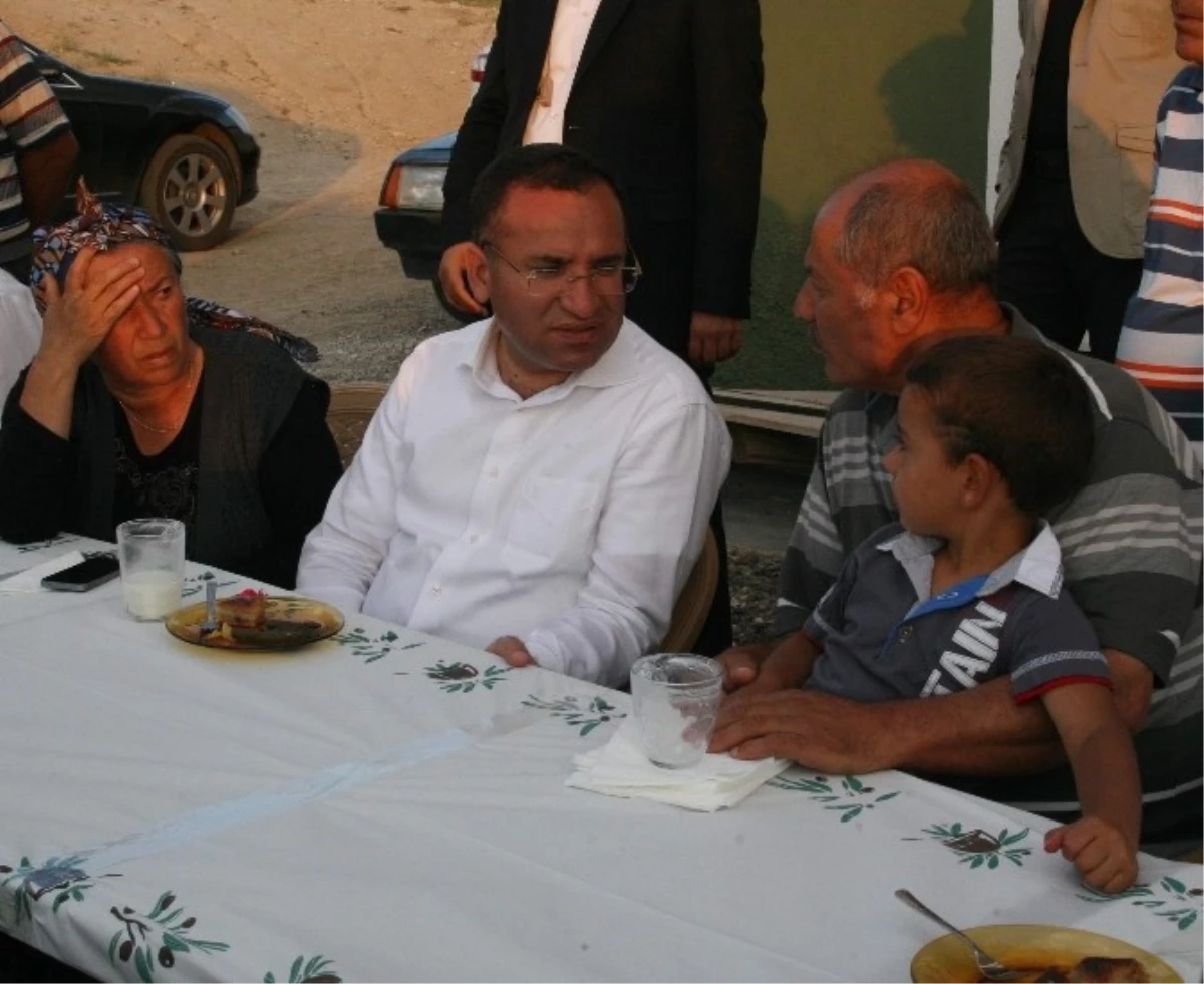 Adalet Bakanı Bozdağ, IŞİD\'in Kaçırdığı Polisin Ailesini Ziyaret Etti