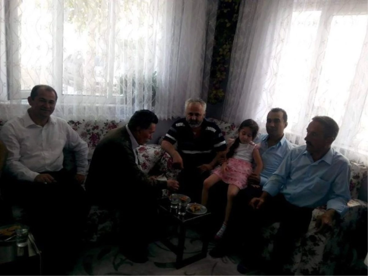 AK Parti Orhaneli İlçe Teşkilatı, Bayramda Hastaları Ziyaret Etti