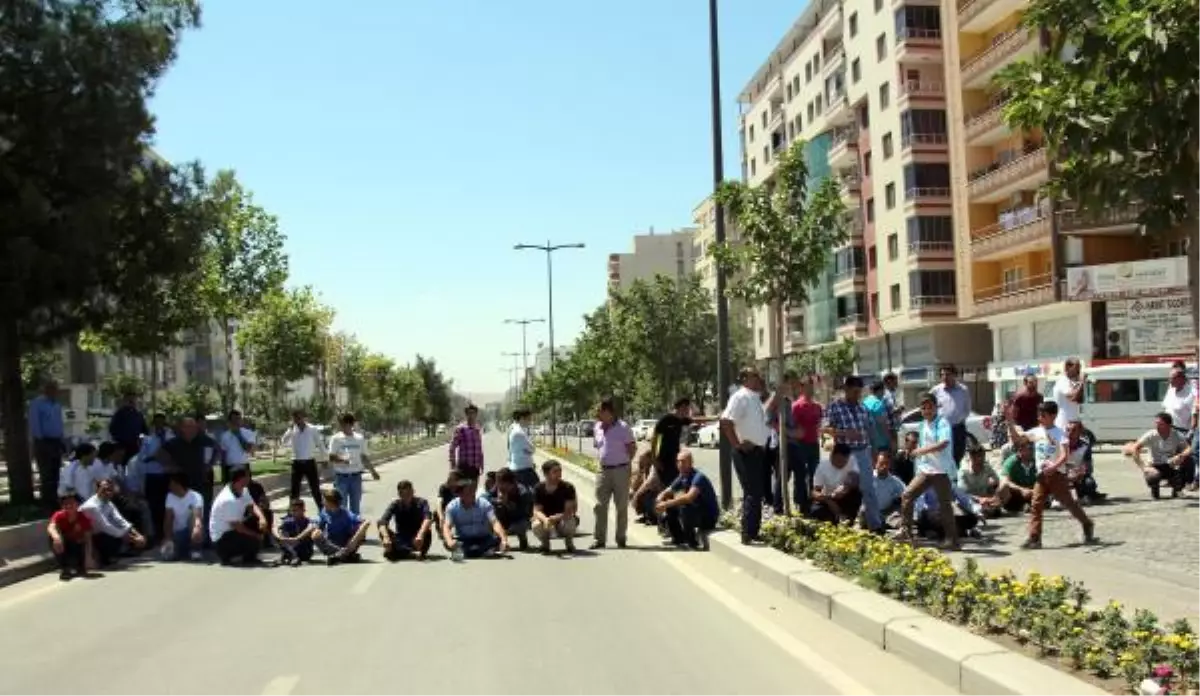 Batman\'da İşyerleri Soyulan Esnaf Yol Kapattı