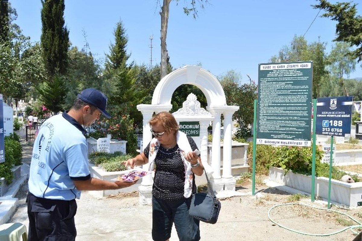 Bodrum Belediyesi Bayramda Mezarlıkları Unutmadı