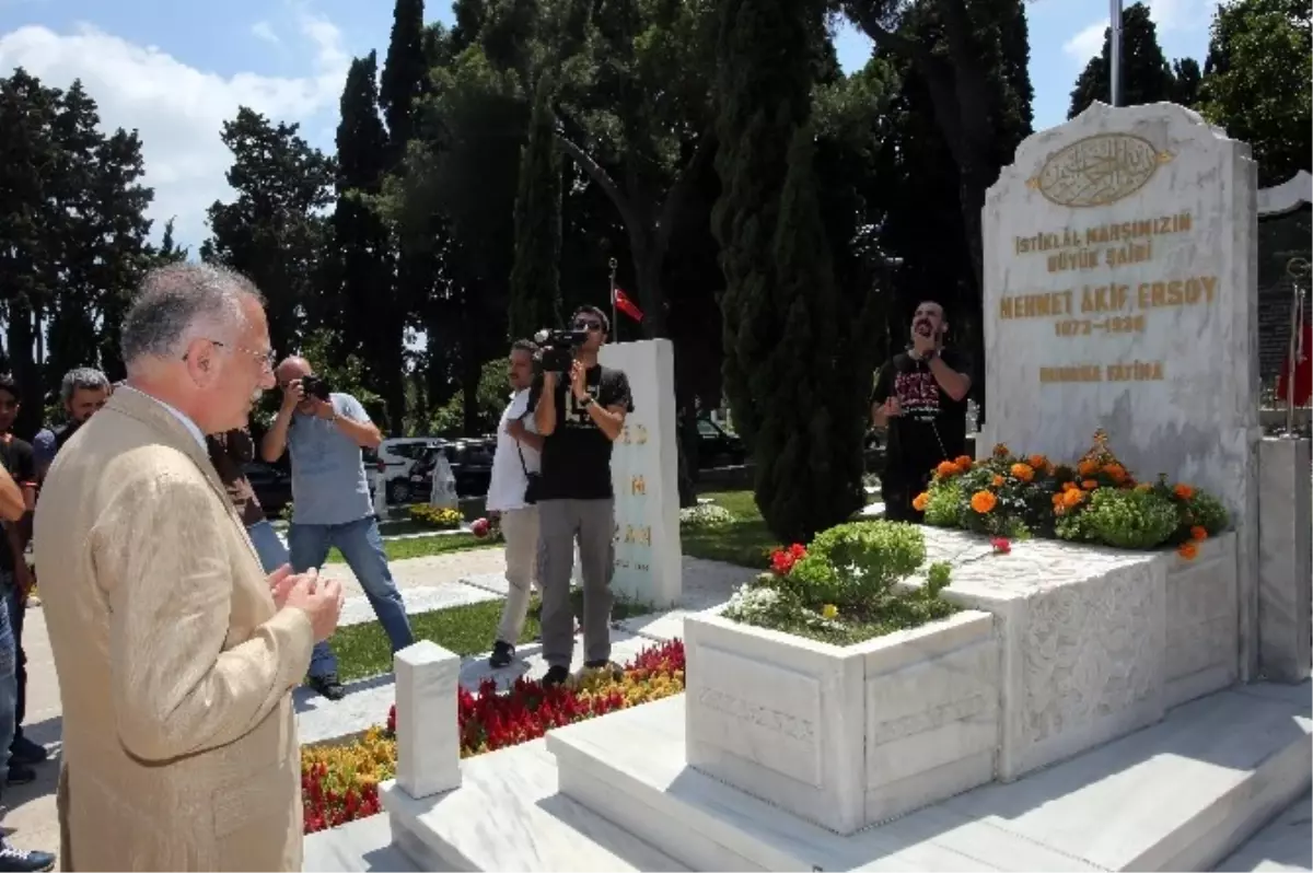 Ekmeleddin İhsanoğlu İstiklal Marşı\'nı Bilmiyor