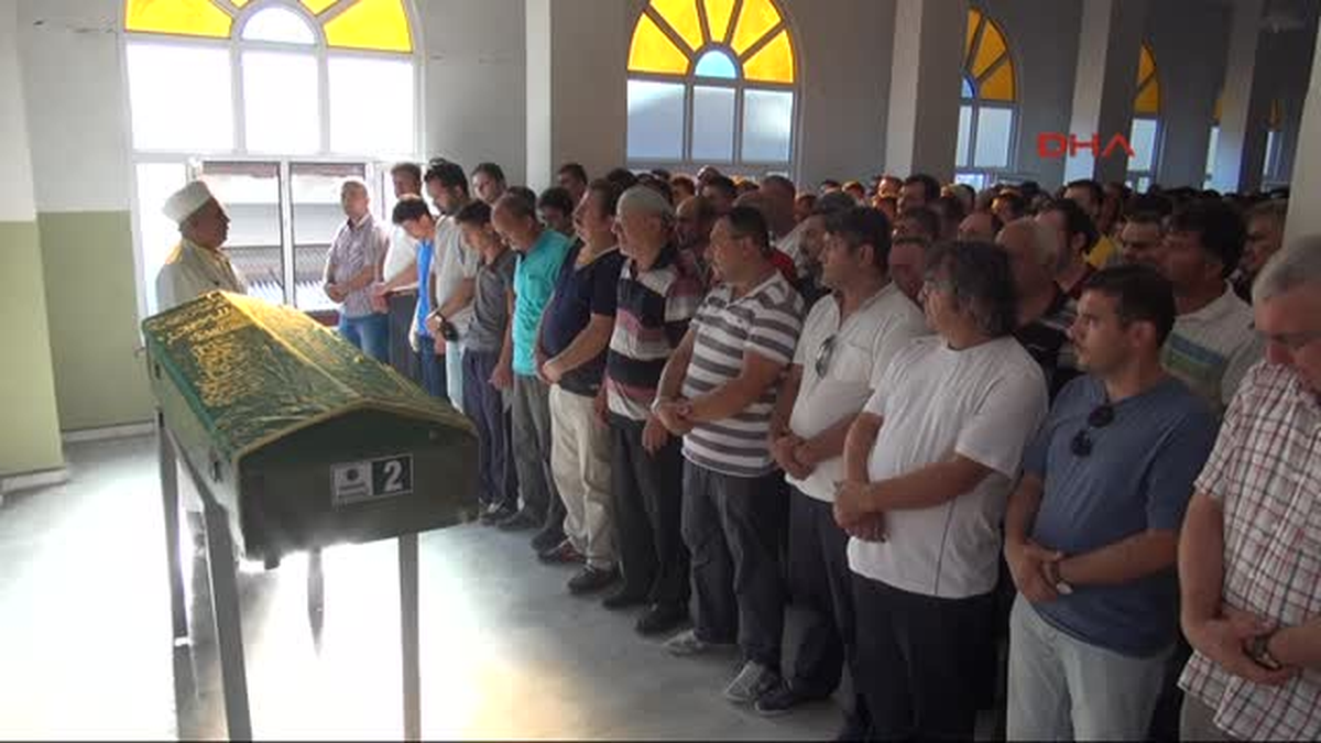 İddia Üzerine Girdiği Denizde Boğulan Genç, Gözyaşlarıyla Uğurlandı