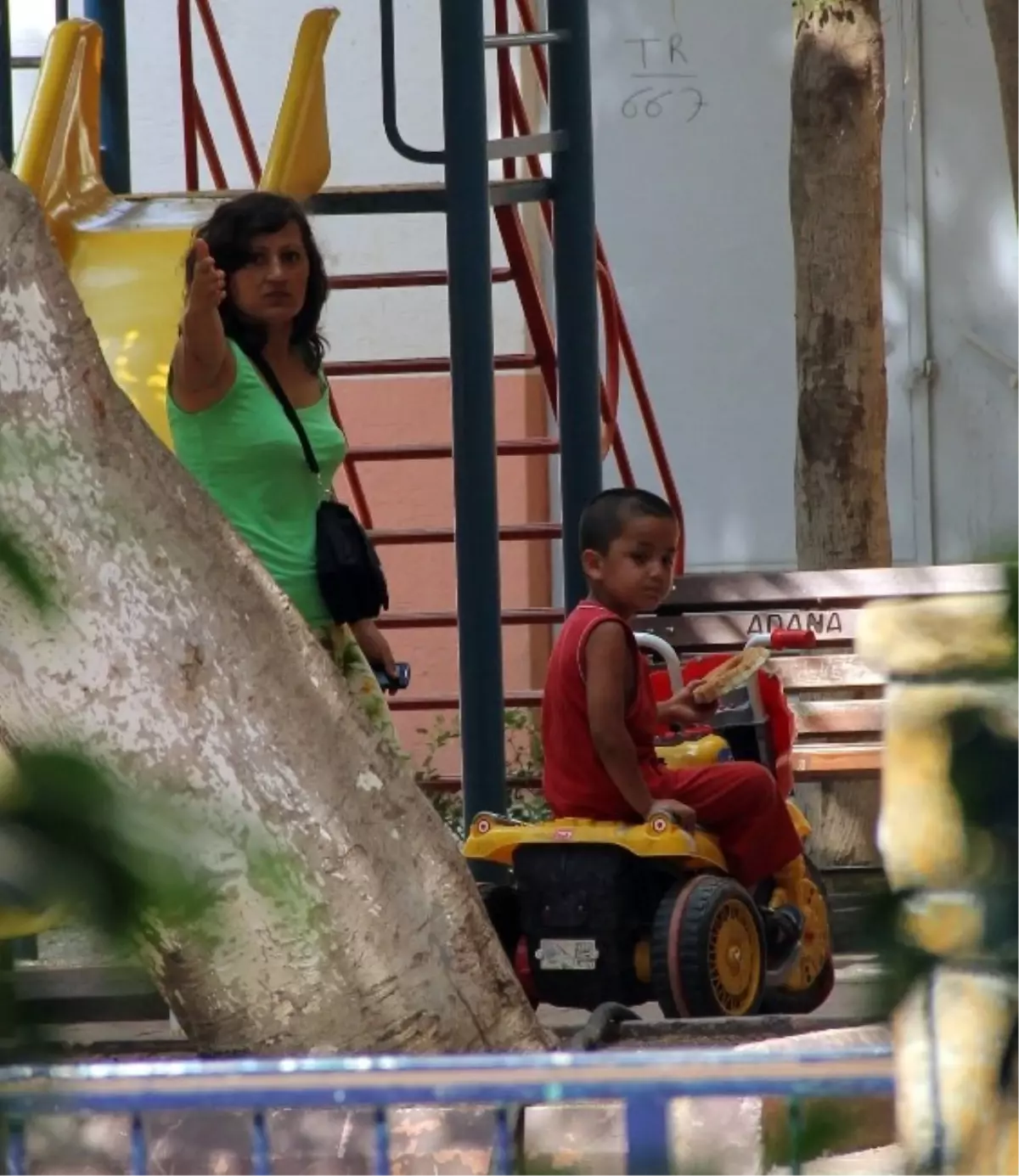 Kocası Bakamayınca Devlete Sığındı, Çocuğu Polise "Açım" Dedi