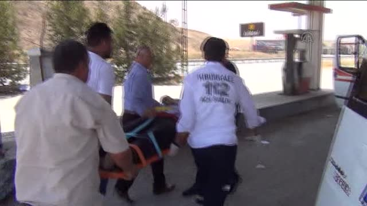 Otomobil, Yakıt Pompasına Çarptı: 7 Yaralı