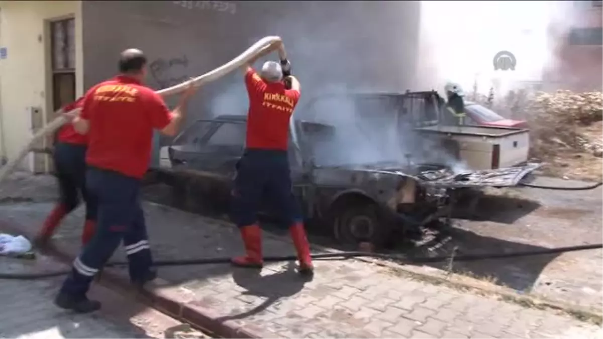 Park halindeki 3 araçta çıkan yangın hasara yol açtı -