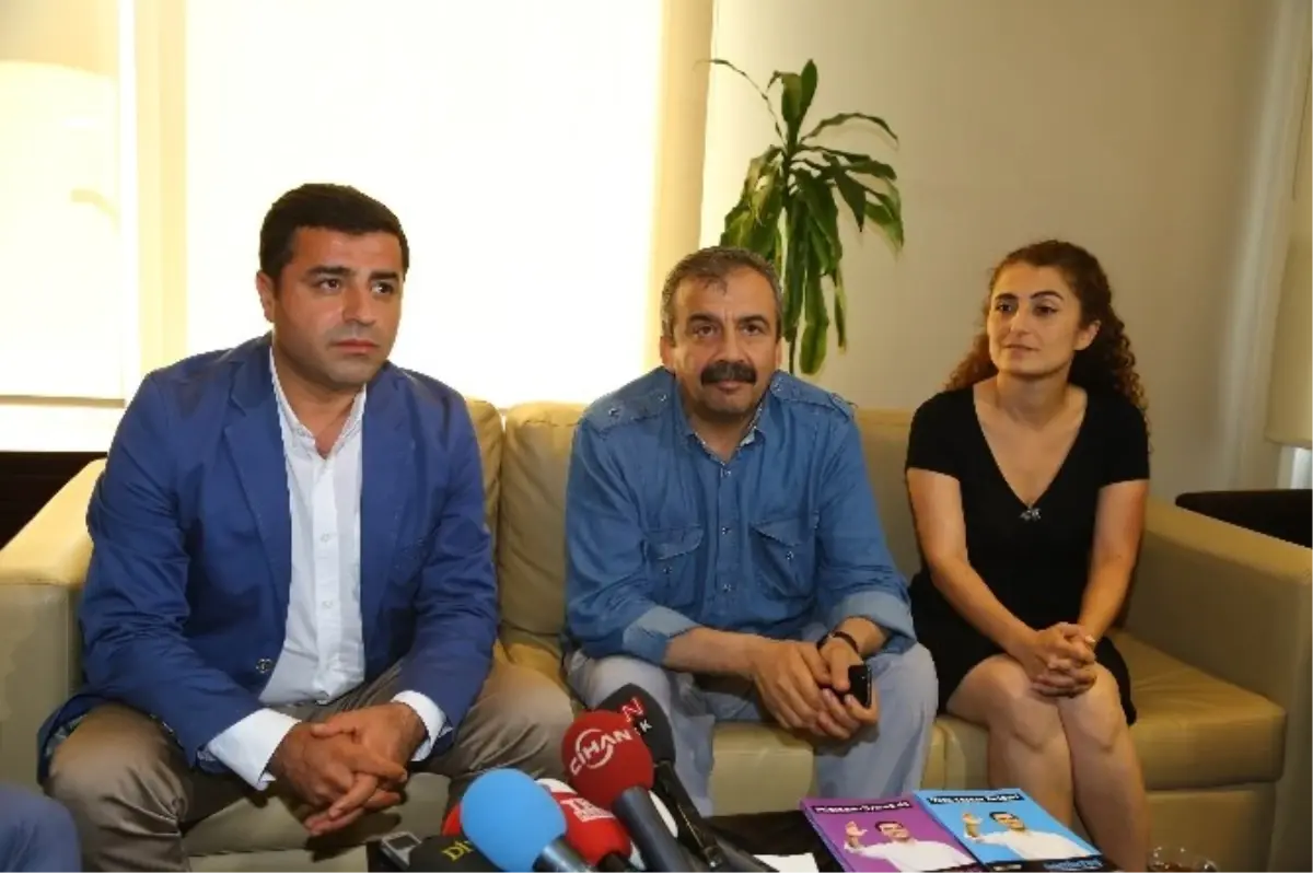 Selahattin Demirtaş: "Kamuoyu Üç Adayı da Aynı Anda Hiçbir Yerde Göremeyecek"