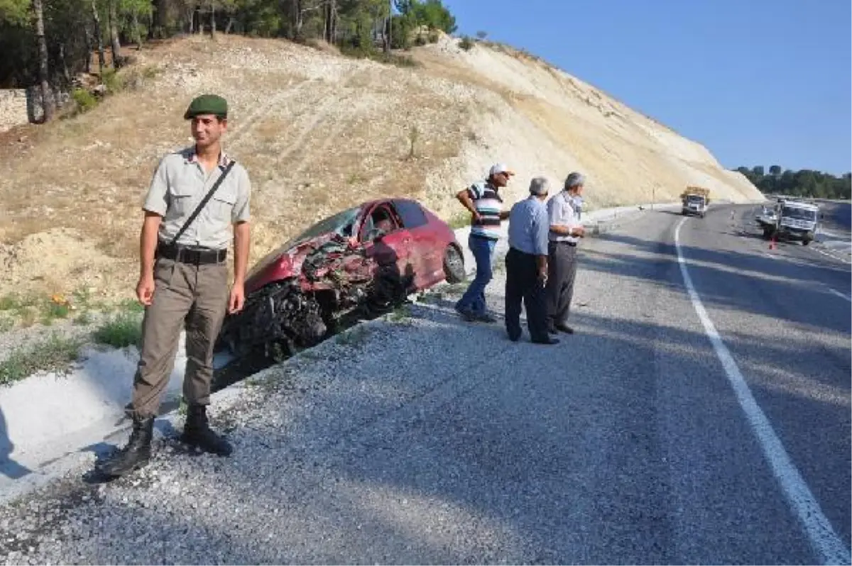 Şerit İhlali Kazası: 1 Ölü, 1 Yaralı