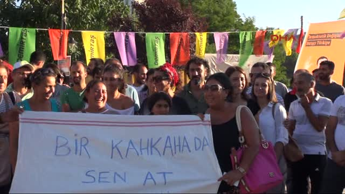 Tunceli\'de Kadınlar Kahkaha Attı