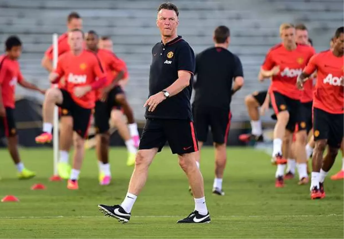 Van Gaal: Savunma Oyuncusuna İhtiyacım Var