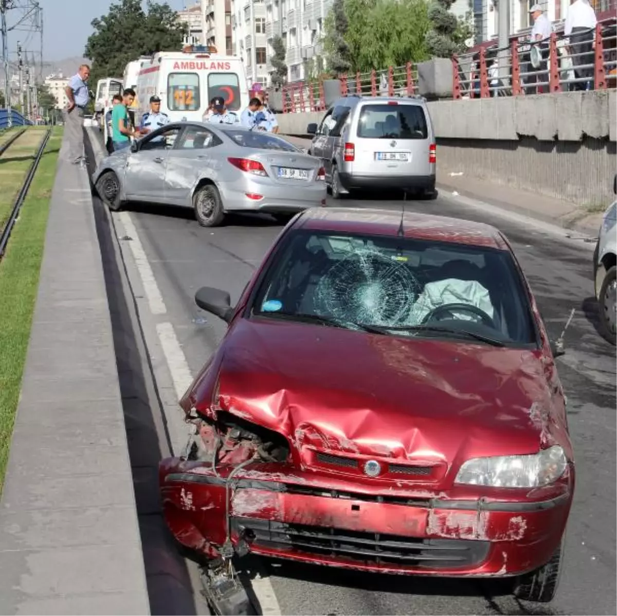 Alt Geçitte Kaza : 3 Yaralı