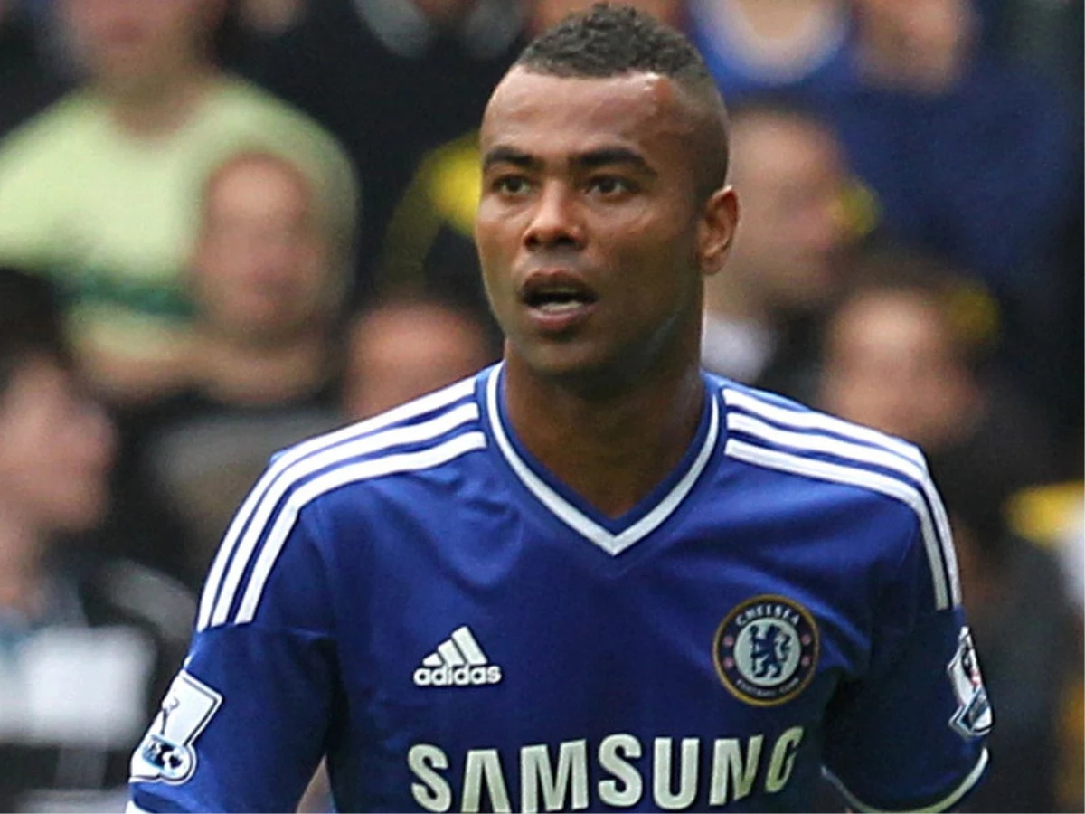 Ashley Cole Kendiyle Dalga Geçti