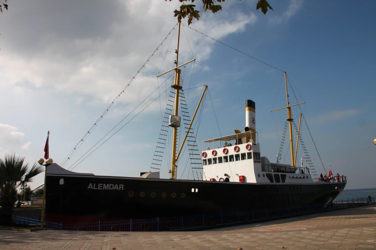 Gazi Alemdar Müze Gemisine Ziyaretçi Akını