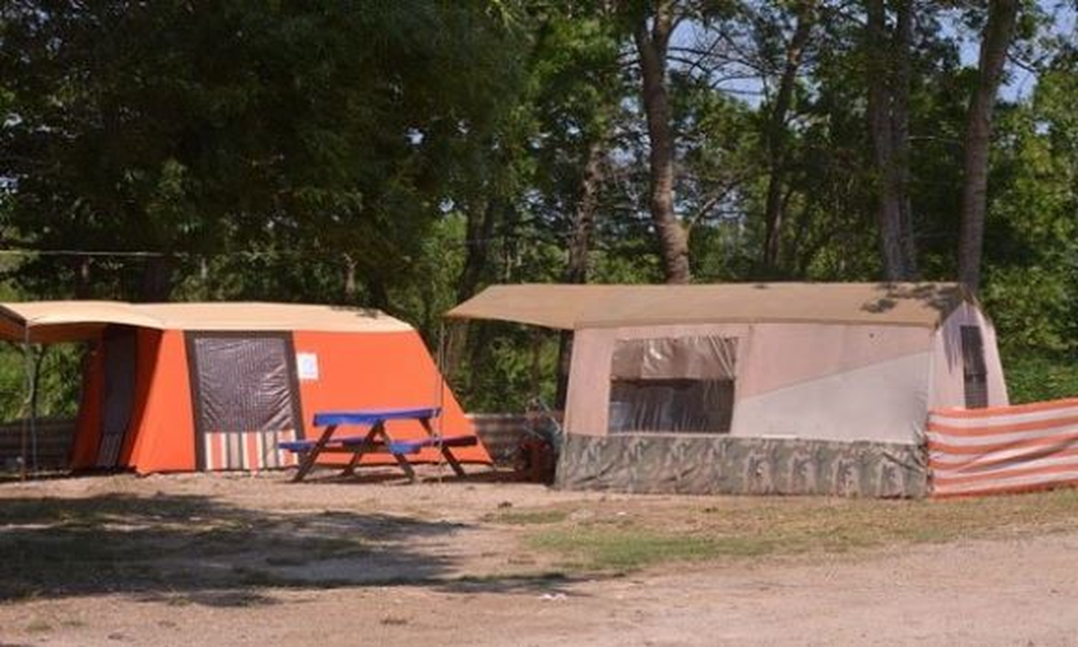 İğne Ada\'da, Dar Gelirlilerin Tatil Tercihi Çadır Kampları