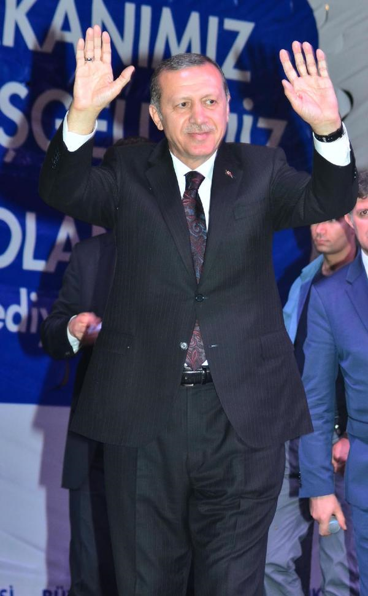 Erdoğan\'ın Mitingine Gelenler Soğuk Çayla Serinleyecek