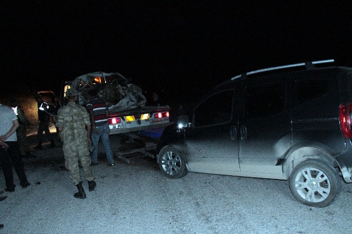 Erzincan\'da Trafik Kazası: 2 Ölü, 4 Yaralı