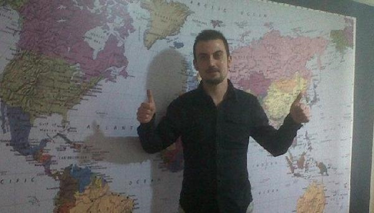Evinde Ölü Bulunan Öğretmen Toprağa Verildi